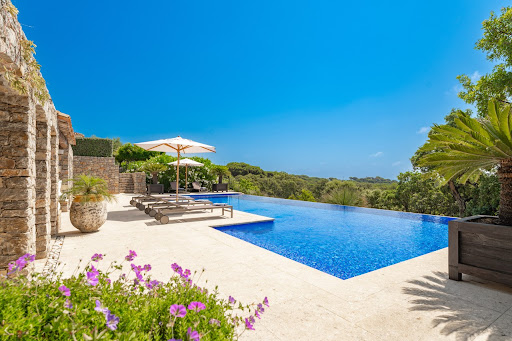 Villa with pool and terrace 3