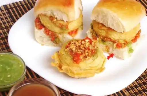 Bombay Schezwan Vada Pav [2 Pieces] + 250 Ml Cold Drink