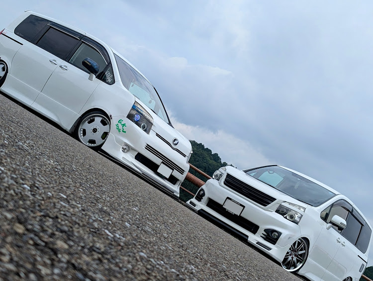 ヴォクシーのG.K.J Style.・飽き性な性格・コラボショット・近場ドライブ・もうすぐ車検に関するカスタム事例の投稿画像2枚目