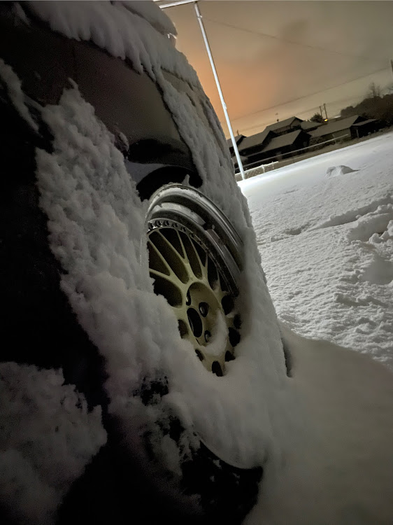 プリウスの雪と愛車・50プリウス・いいねくれたらテンション上がる・謹賀新年2021・爆弾低気圧に関するカスタム事例の投稿画像3枚目