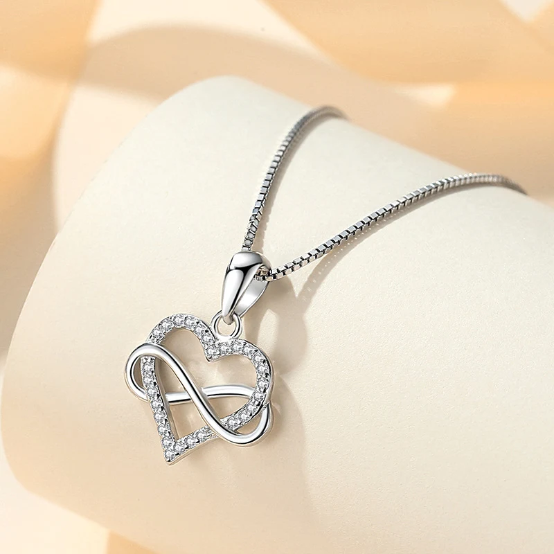 Pendentif amour 8 caractères en argent sterling S925. Un cadeau significatif pour exprimer vos sentiments. Idéal pour les couples.