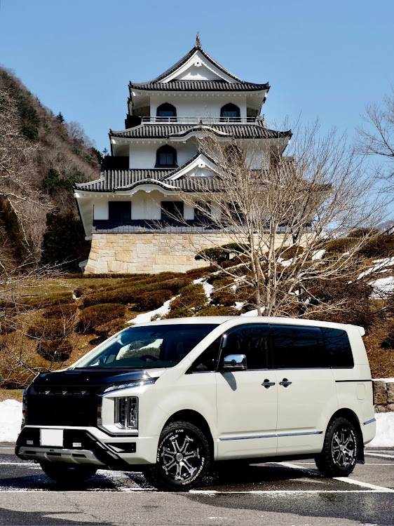 デリカD:5の逆光に輝く俺の愛車・藤橋城 ・雪山・道の駅・ダムカレーに関するカスタム事例の投稿画像3枚目