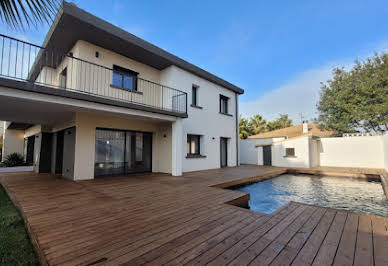 House with pool and terrace 12