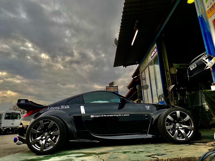 フェアレディZのCarlitos shop・三重県・z33カスタム・ホイール交換に関するカスタム事例の投稿画像1枚目