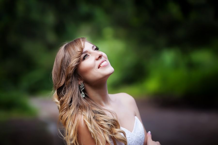 Fotógrafo de casamento Anna Bukreeva (annabook). Foto de 5 de junho 2016