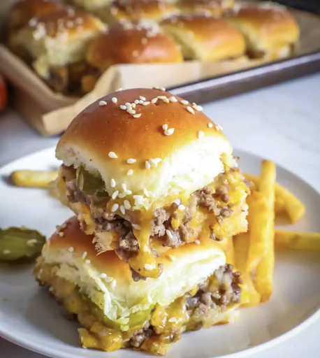 Cheeseburger Sliders on Hawaiian Rolls
