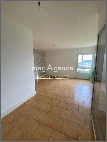 Vente appartement 4 pièces 72 m² à Vimoutiers (61120), 88 000 €