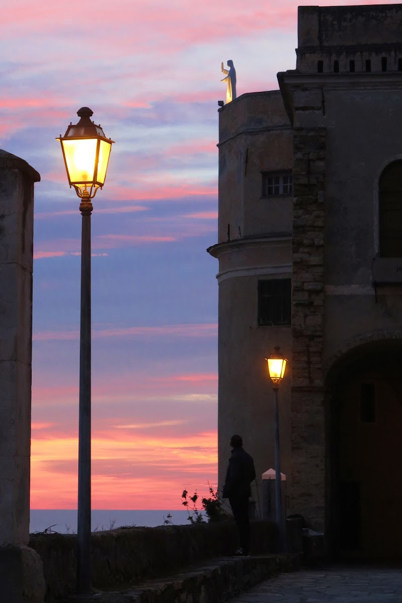 sale su dal mare la sera di Liguria... di malte