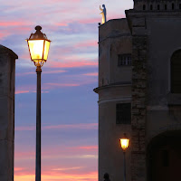 sale su dal mare la sera di Liguria... di 