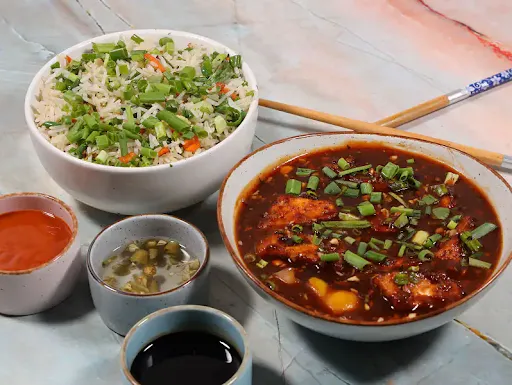 Paneer Chilli Gravy (300 Ml) With Veg Fried Rice (450 Ml)