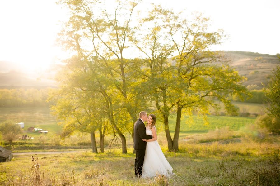 Wedding photographer Vladut Tiut (tvphoto). Photo of 14 October 2019