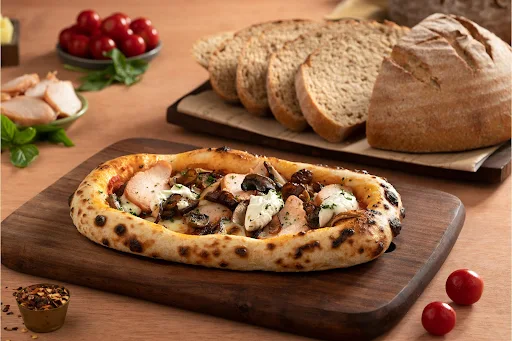 Sourdough Smoked Chicken With Goat Cheese Pizza(3 Slice)