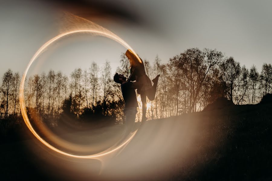 Fotograf ślubny Rita Burza (ritaburza). Zdjęcie z 10 maja 2020