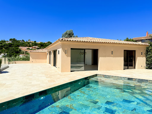 Seaside villa with pool and garden 3