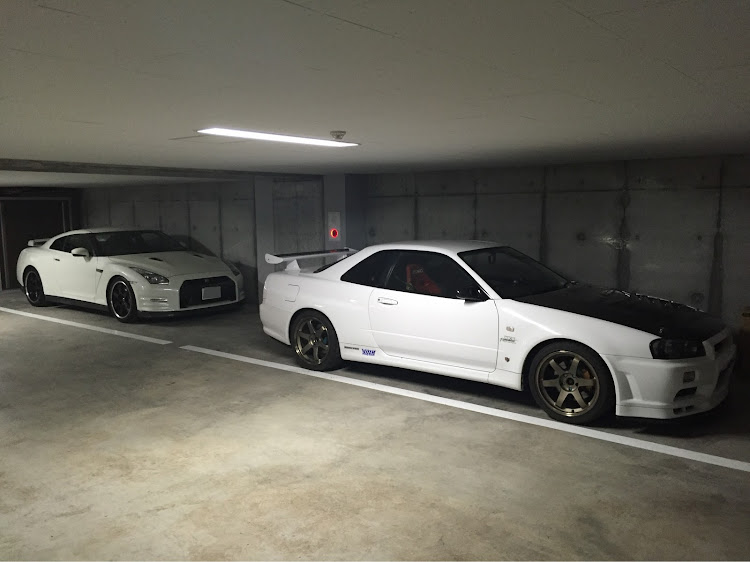 NISSAN GT-Rの右斜め前写真展・zc32s・bnr34・初キャンペーン投稿に関するカスタム事例の投稿画像8枚目