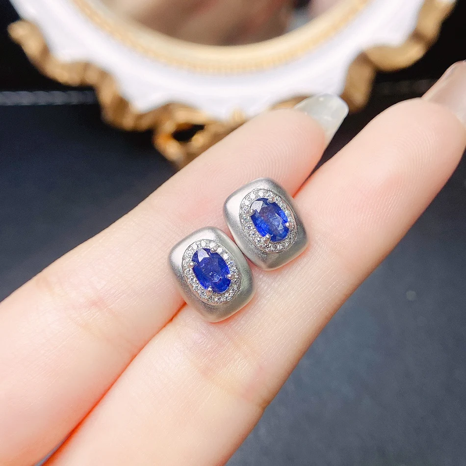 Populaire natuurlijke saffier oorbellen. Geniet van elegantie en schittering. Perfect voor elke gelegenheid. Gemaakt van echte saffieren en tijdloos design.