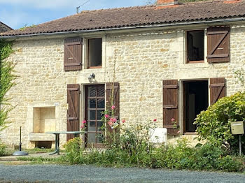 maison à Saint-Jean-de-Beugné (85)