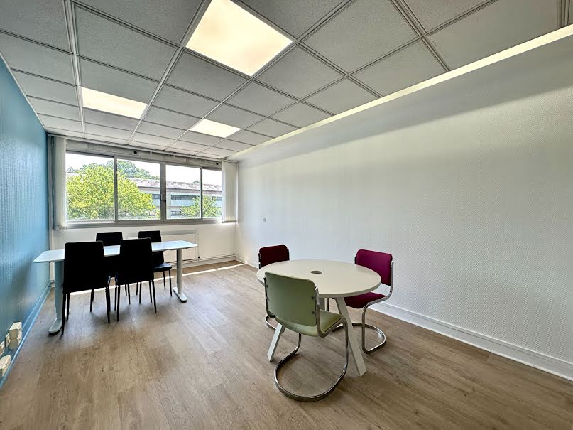 Location  locaux professionnels  360 m² à Senlis (60300), 400 €