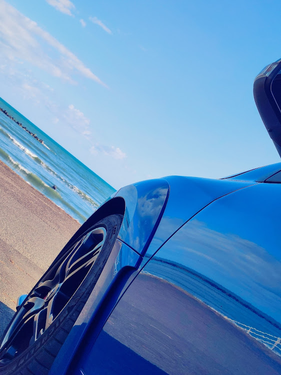 メガーヌ ハッチバックのメガーヌRS・ドライブ・洗車・海・青に関するカスタム事例の投稿画像1枚目