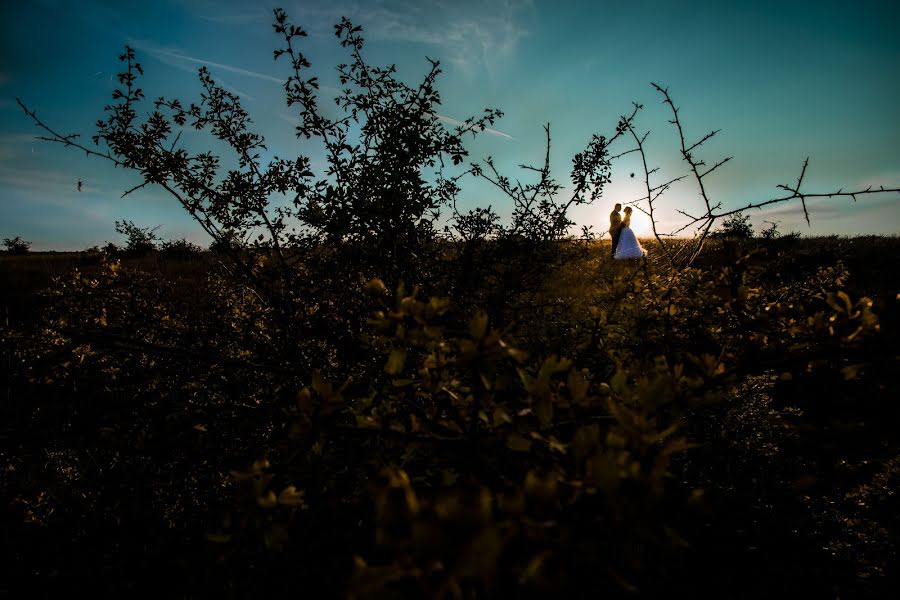 Wedding photographer Victor Leontescu (victorleontescu). Photo of 27 August 2019