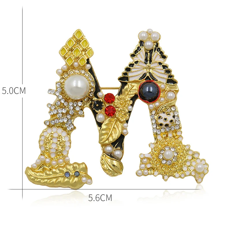 Personalizovana broš sa engleskim slovom, biserna igla za žene. Unikatni stil sa ovim elegantnim ženskim aksesoarom.