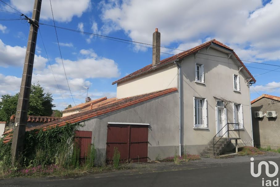 Vente maison 4 pièces 98 m² à Lussac-les-Châteaux (86320), 74 900 €