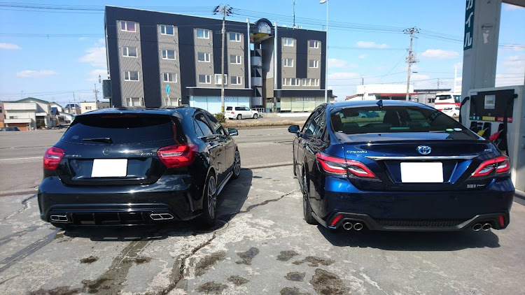 Aクラスのガラスコーティング・AMG A45・社長車とツーショット・春の萌し・なかなかないシチュエーションに関するカスタム事例の投稿画像3枚目