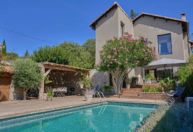 Maison avec piscine et terrasse 10