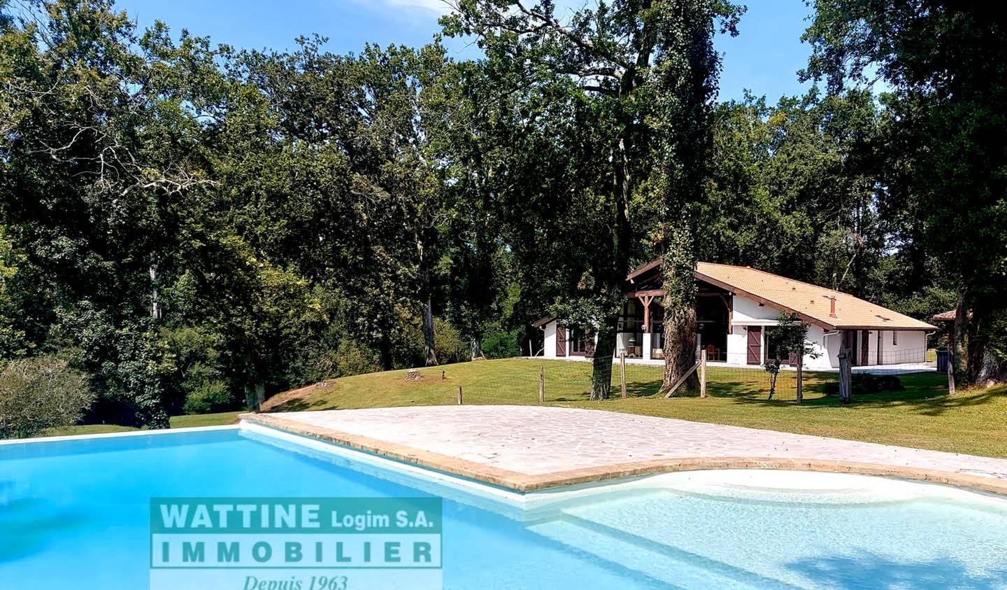 Property with pool and garden Landes