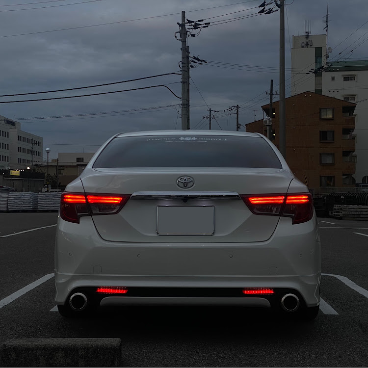 マークXのDIY・LEDリフレクター取り付けに関するカスタム事例の投稿画像1枚目