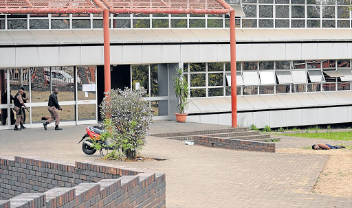 SECURITY LAPSE: The daring escape attempt by notorious criminal Sakhi Mvoko in September last year provoked a storm about security measures at the Mthatha High Court Picture: LOYISO MPALANTSHANE