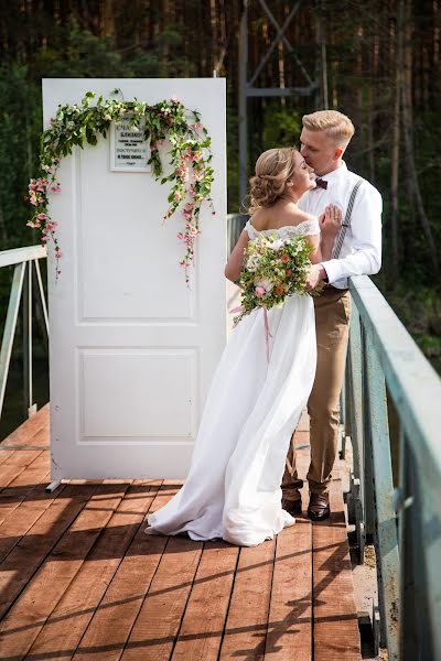 Fotógrafo de casamento Yana Frolova (yanafrolov1). Foto de 28 de agosto 2015