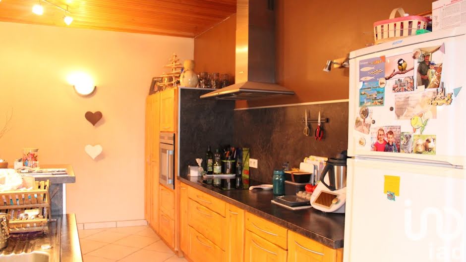 Vente maison 9 pièces 130 m² à Pradelles (43420), 169 000 €