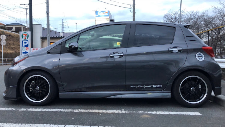 ヴィッツのヴィッツ・車検・無事終了・車高・尻上がりに関するカスタム事例の投稿画像1枚目