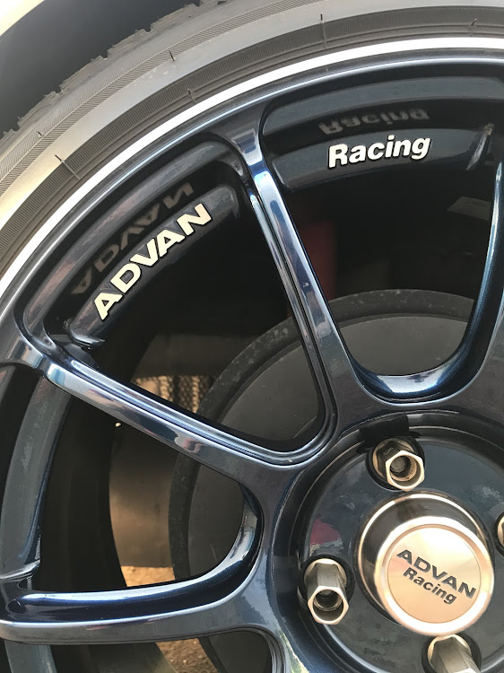 アクアのADVAN・ADVAN Racing・アクアG's・インディゴブルーに関するカスタム事例の投稿画像2枚目