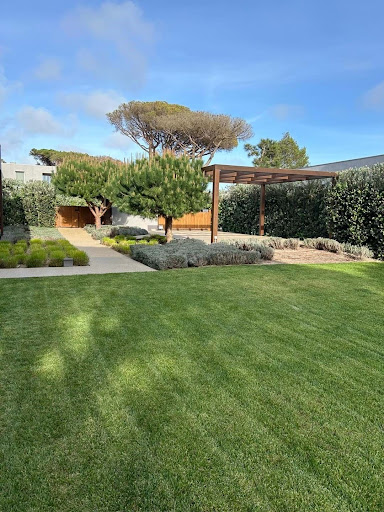 Maison avec piscine et jardin 4