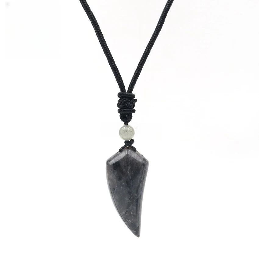 Title 6, Collier pendentif cristal dent de loup personna...
