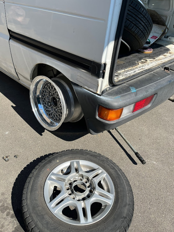 エブリイバンのDF51V・DE51V・商用車・#DE51#51エブリィ#旧車#シャコタン・ホイール交換に関するカスタム事例の投稿画像1枚目