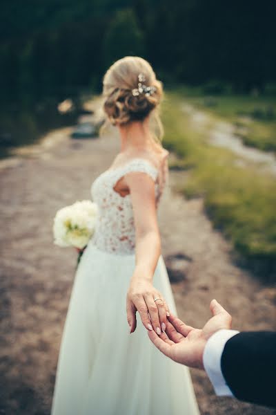 Fotógrafo de bodas Gyöngyike Datki (datkiphotos). Foto del 6 de julio 2017