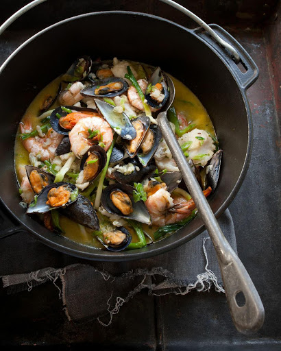 Super quick seafood potjie.