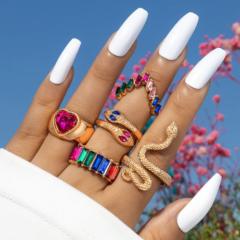 Title 4, Bague cinq pièces Serpentine Love avec émeraude...