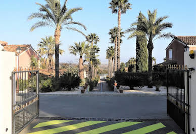 House with pool and terrace 9