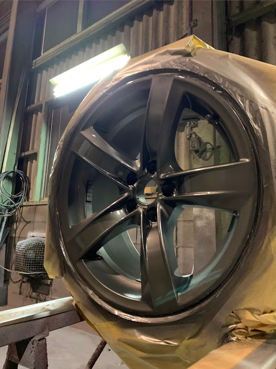 A5 スポーツバックのDIY・Audi A5・カスタムペイント・ホイール交換に関するカスタム事例の投稿画像2枚目