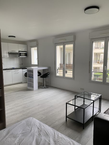 Location meublée appartement 1 pièce 30 m² à Massy (91300), 879 €