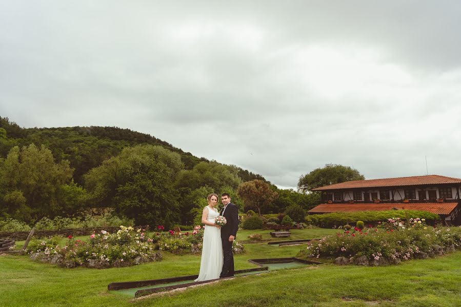 Fotografo di matrimoni Miroslava Velikova (studiomirela). Foto del 16 agosto 2017