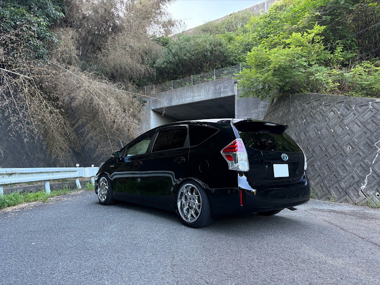 プリウスαのメッキホイール大好き・ホイール交換・DIY・輩ホイールに関するカスタム事例の投稿画像2枚目