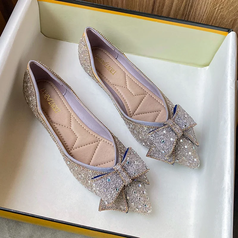 Zapatos de mujer de punta suave, ideales para caminar cómodamente. Disfruta de la elegancia y el confort con estos zapatos modernos.