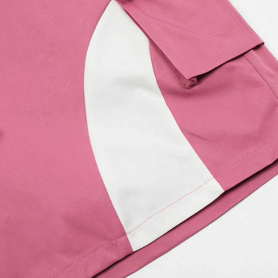 Short de salopette homme avec coutures contrastées, parfait pour un look décontracté et confortable, idéal pour l'été.