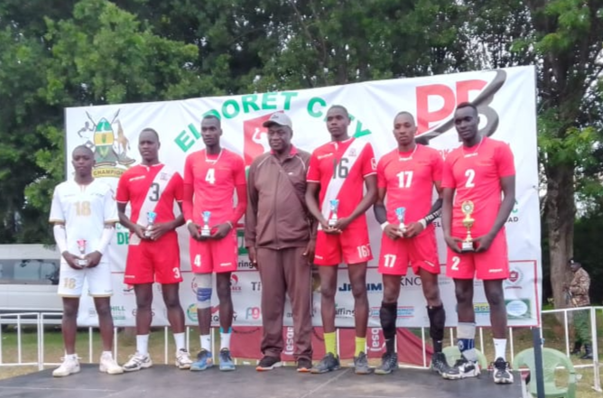 KVF President Charles Nyaberi (C) with individual award winners during the Eldoret City Volleyball tournament