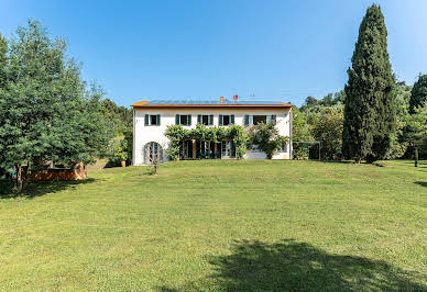 Villa avec piscine et jardin 1